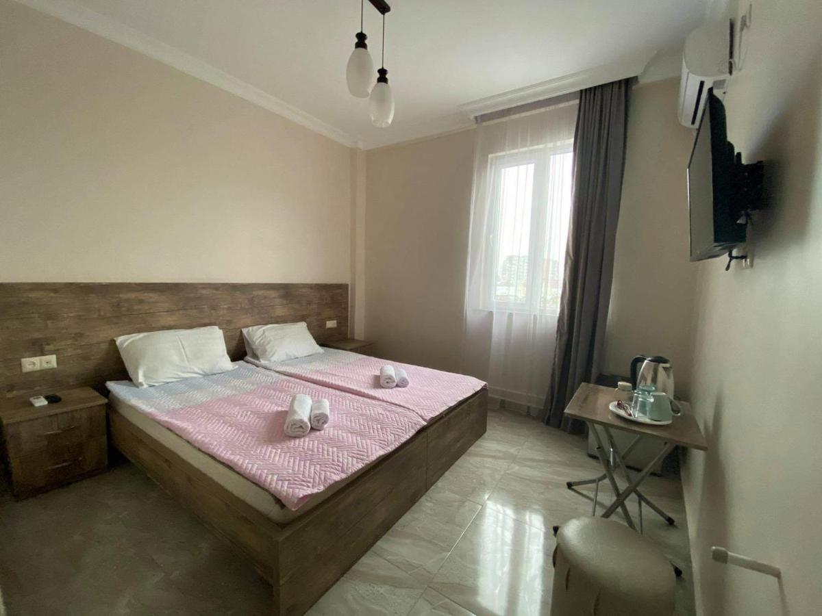 באטומי Family Hotel מראה חיצוני תמונה
