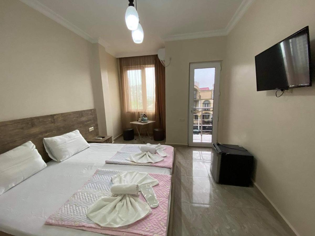 באטומי Family Hotel מראה חיצוני תמונה