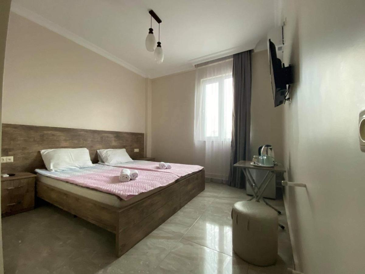 באטומי Family Hotel מראה חיצוני תמונה