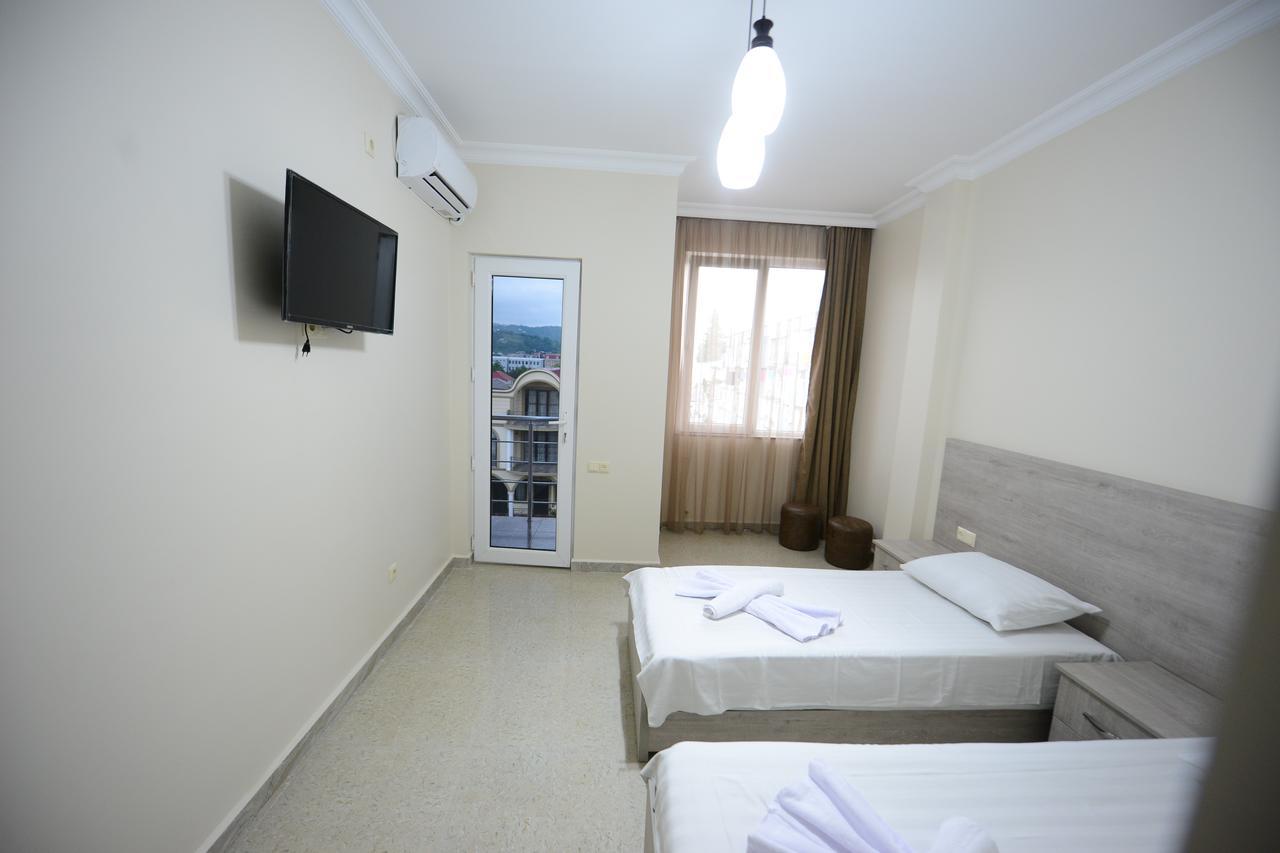 באטומי Family Hotel מראה חיצוני תמונה
